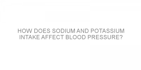 How does sodium and potassium intake affect blood pressure?