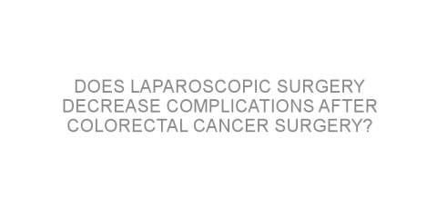 Does laparoscopic surgery decrease complications after colorectal cancer surgery?